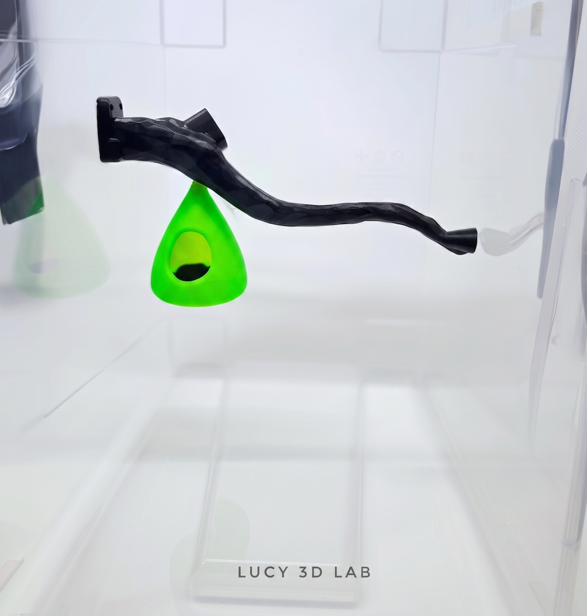 Small Teardrop Hanging Den 6 × 6 × 7h cm for Baby Reptiles and Small Arachnids - Lucy 3D Lab