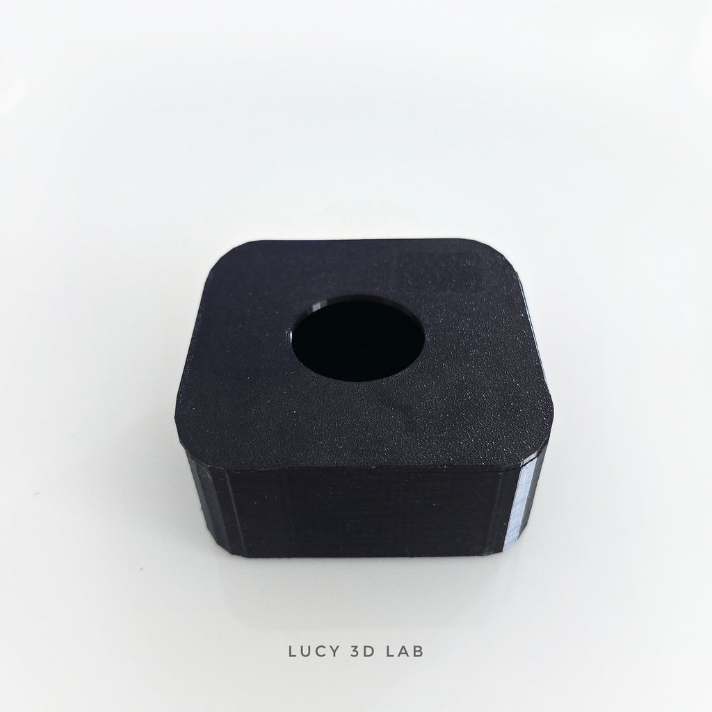 Humid Den 9 × 8 × 3.9h cm with Removable Lid for Geckos and Baby Snakes - Lucy 3D