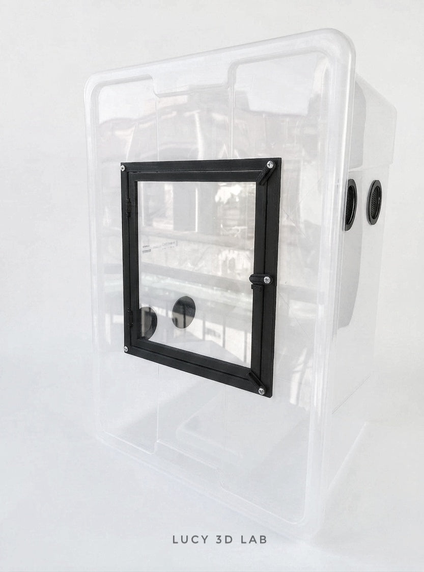 Box Modificato Verticale 39 × 42 × 56h cm con Porta Frontale con Vetro (base Samla 65 L) – Lucy 3D Lab