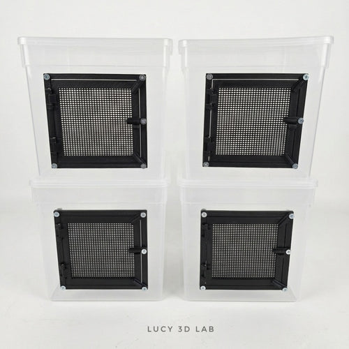 Box Modificato 18,5 × 18,5 × 19h cm con Porta con Rete in Plastica (base Braplast) – Lucy 3D Lab